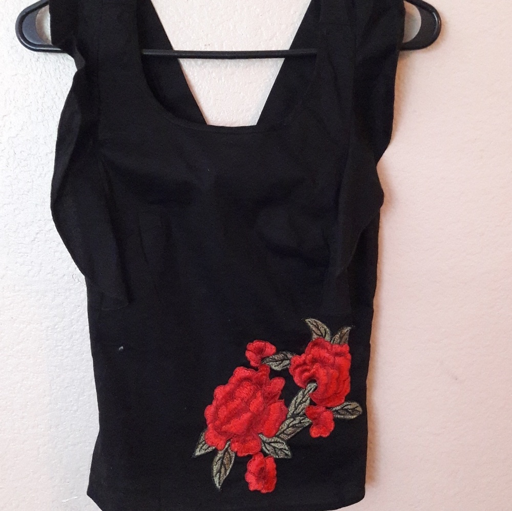 Cute black side zip red side floral tank w/ruffels